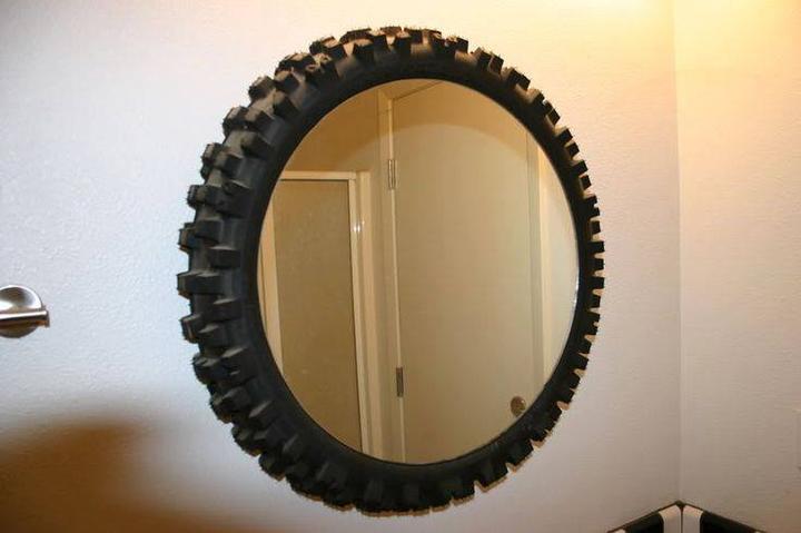 zrkadlo z pneumatiky