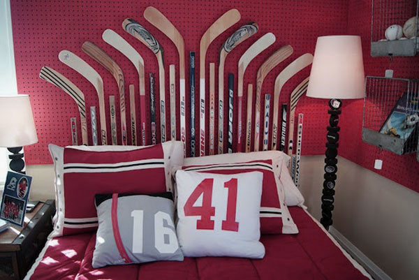 čelo postele z hokejok